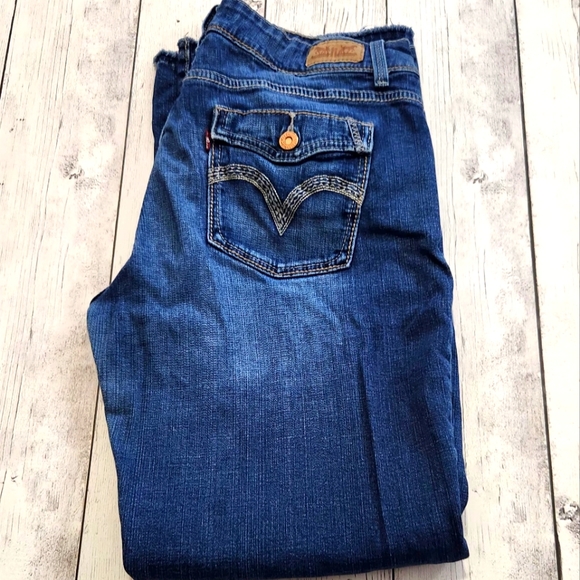 Levi's Denim - LEVIS womens 529 Curvy Boot Cut size 12M Medium wash jeans